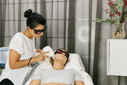 التحليل الكهربائي والعلاج بالليزر - Electrolysis & Laser Treatments