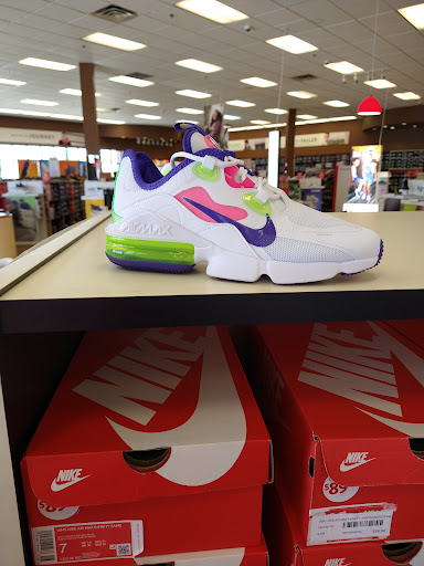 Shoe Store «Famous Footwear», reviews and photos, 14929 Florence Trail, Apple Valley, MN 55124, USA