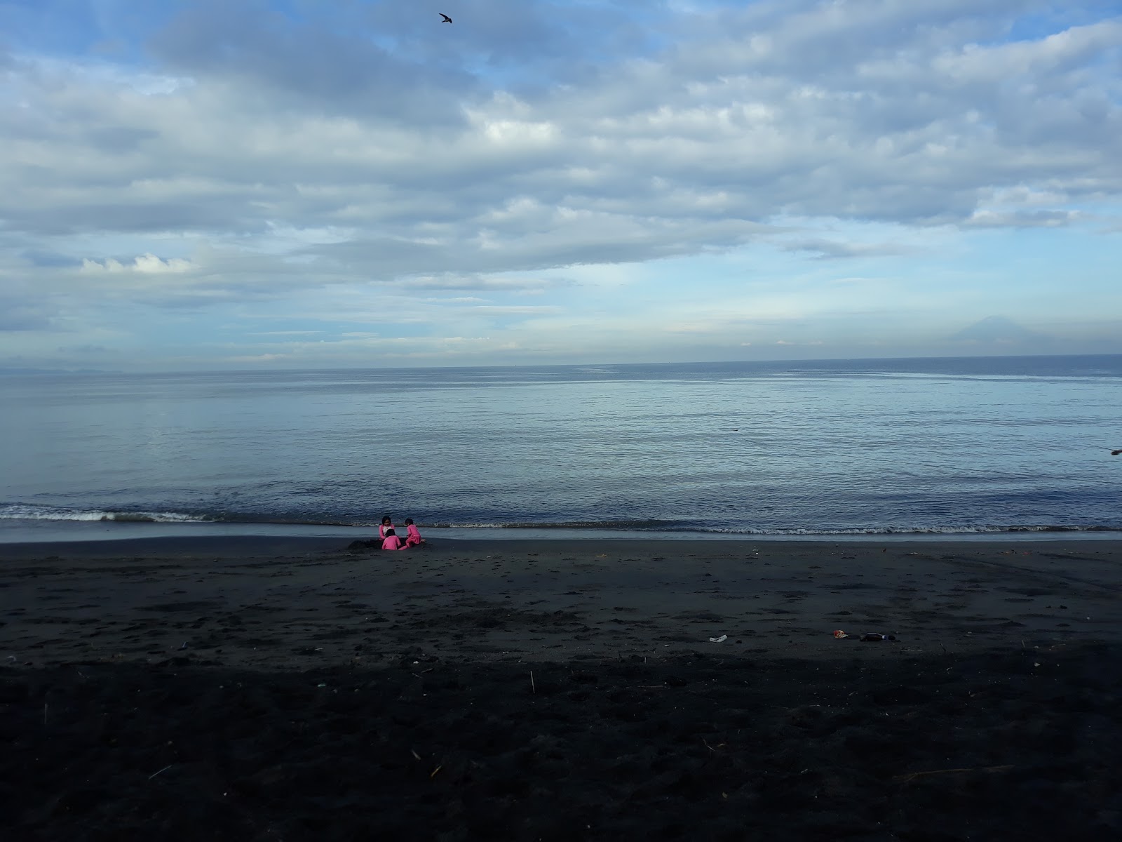 Fotografie cu Batas Senja Beach cu nivelul de curățenie înalt