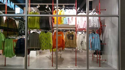 Clothing Store «Forever 21 Red», reviews and photos, 171 W 230th St, Bronx, NY 10463, USA