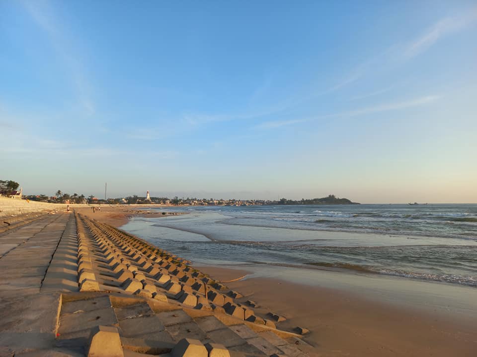 Fotografija Phuoc  Thien Beach z svetel pesek površino