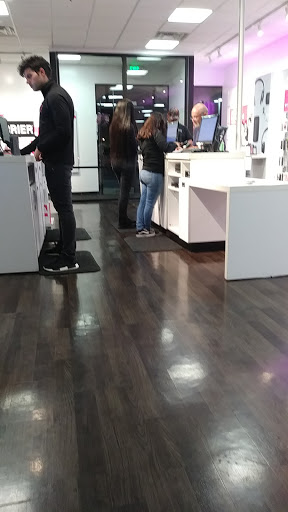 Cell Phone Store «T-Mobile», reviews and photos, 300 Davis St, San Leandro, CA 94577, USA