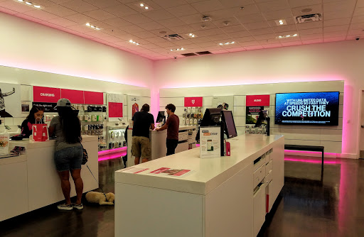 Cell Phone Store «T-Mobile», reviews and photos, 81 S Pine Ave, Long Beach, CA 90802, USA