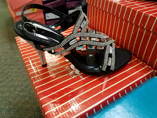 Shoe Store «Village Shoe Inn», reviews and photos, 33224 Grand River Ave, Farmington, MI 48336, USA