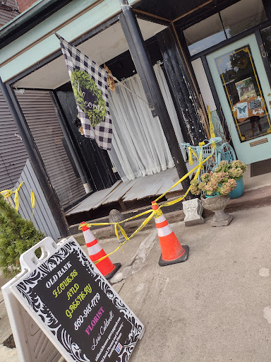 Old Bank Flowers Art and Marketplace, 66 Main St, East Hampton, CT 06424, USA, 