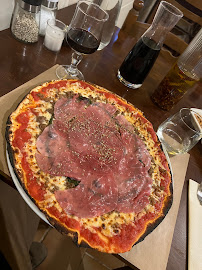 Pizza du Pizzeria La Cave Romaine à Fréjus - n°11