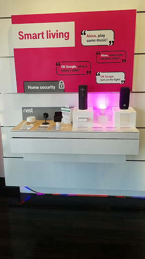 Cell Phone Store «T-Mobile», reviews and photos, 1884 S State Rd, Upper Darby, PA 19082, USA