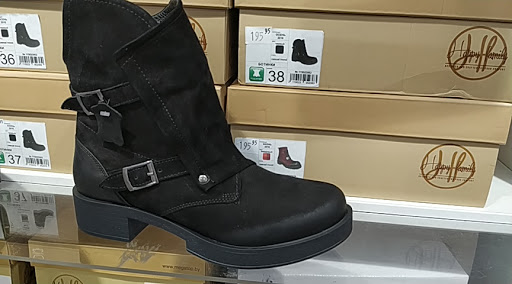 Stores to buy women's leather boots Minsk