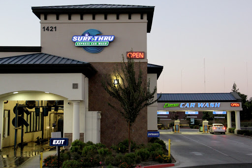 Surf Thru Express Car Wash en Fresno