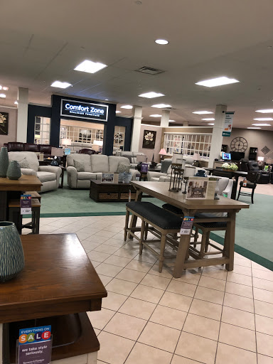 Furniture Store «Raymour & Flanigan Furniture and Mattress Store», reviews and photos, 641 Connecticut Ave, Norwalk, CT 06854, USA