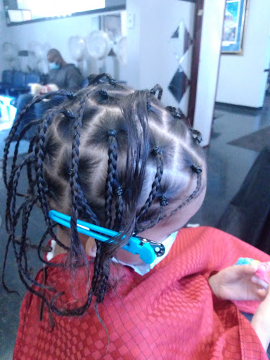 Barber Shop «Visions Beauty & Barber Shop», reviews and photos, 260 Southbound Gratiot Ave, Mt Clemens, MI 48043, USA