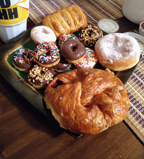 Donut Shop «Yum Yum Donuts», reviews and photos, 8139 W Manchester Ave, Playa Del Rey, CA 90293, USA