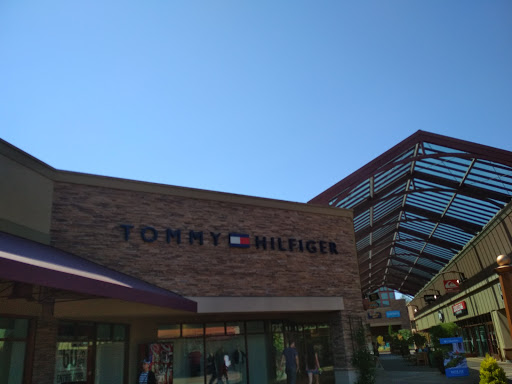 Shopping Mall «Woodburn Premium Outlets», reviews and photos, 1001 N Arney Rd, Woodburn, OR 97071, USA