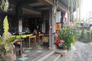 Warung Garasi and Guest House image