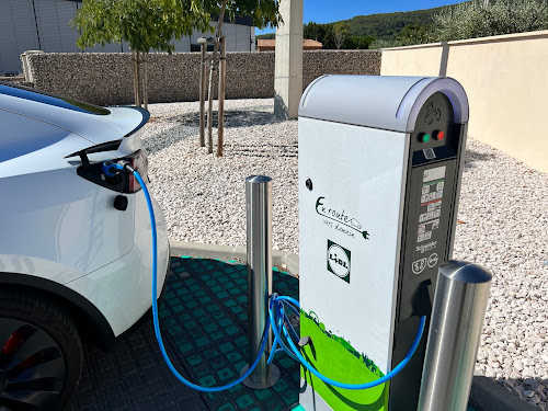 Borne de recharge de véhicules électriques Lidl Charging Station Draguignan
