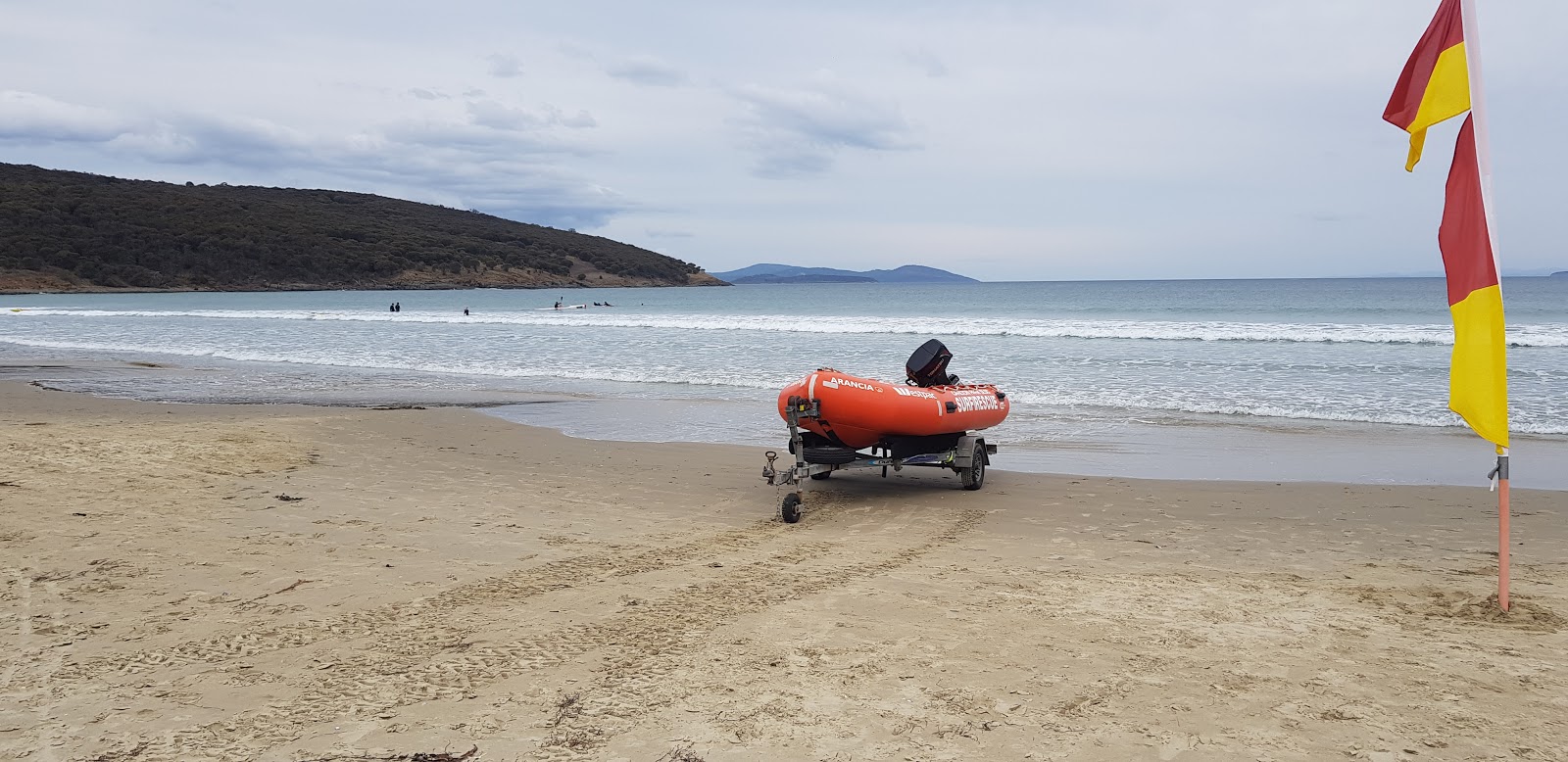 Foto de Carlton Beach apoiado por penhascos