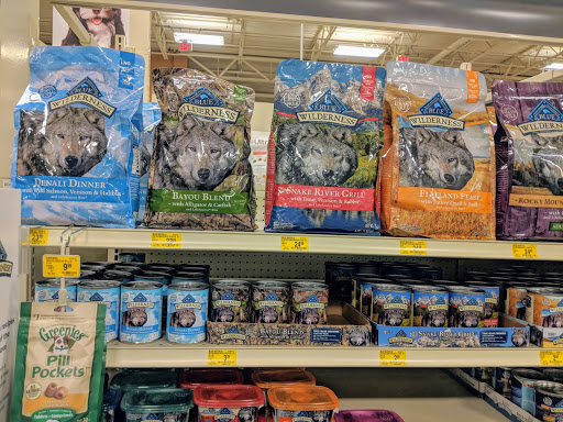Pet Supply Store «PetSmart», reviews and photos, 2641 Lawndale Dr, Greensboro, NC 27408, USA