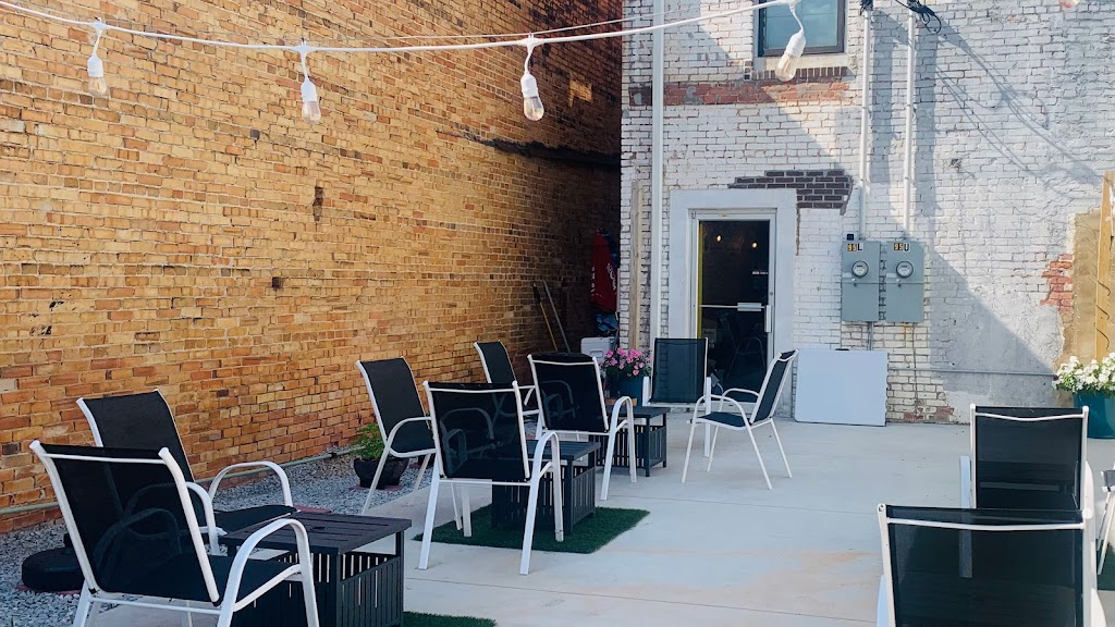 JUCEE Plus (+) Smoothie And Wine Bar 30643