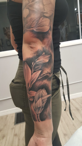 Tattoo Shop «Spirit Gallery Tattoo», reviews and photos, 207 Bank St, New London, CT 06320, USA