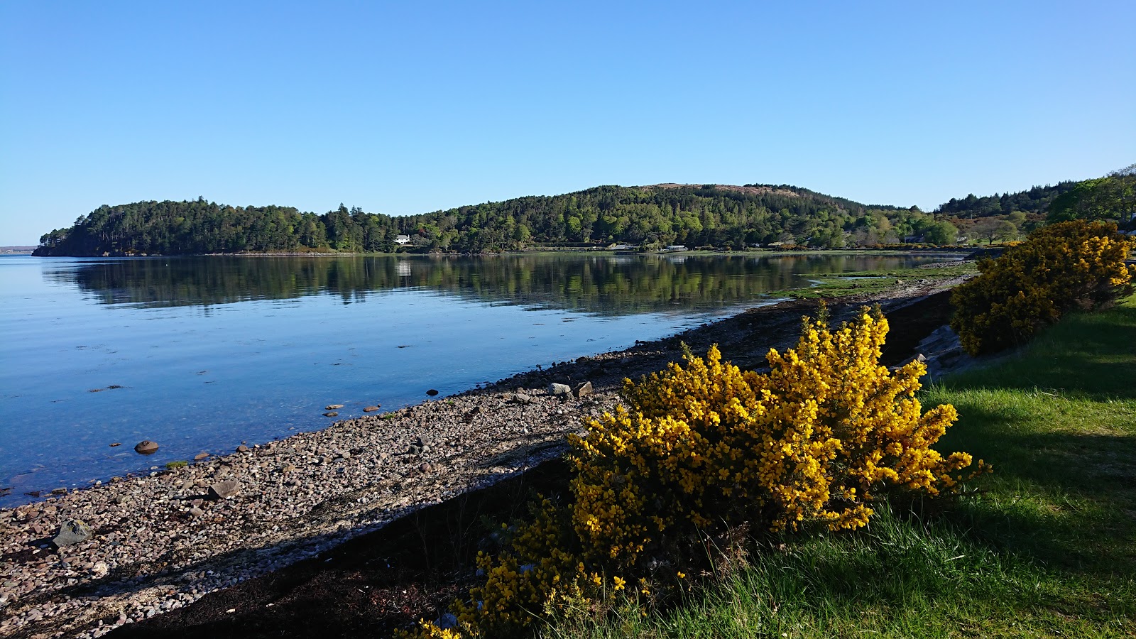Foto av Londubh beach med lång rak strand