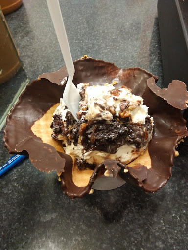 Ice Cream Shop «Cold Stone Creamery», reviews and photos, 2015 S Hurstbourne Pkwy, Louisville, KY 40220, USA