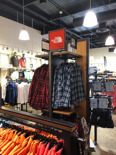 Clothing Store «The North Face Outlet», reviews and photos, 366 Nut Tree Rd, Vacaville, CA 95687, USA