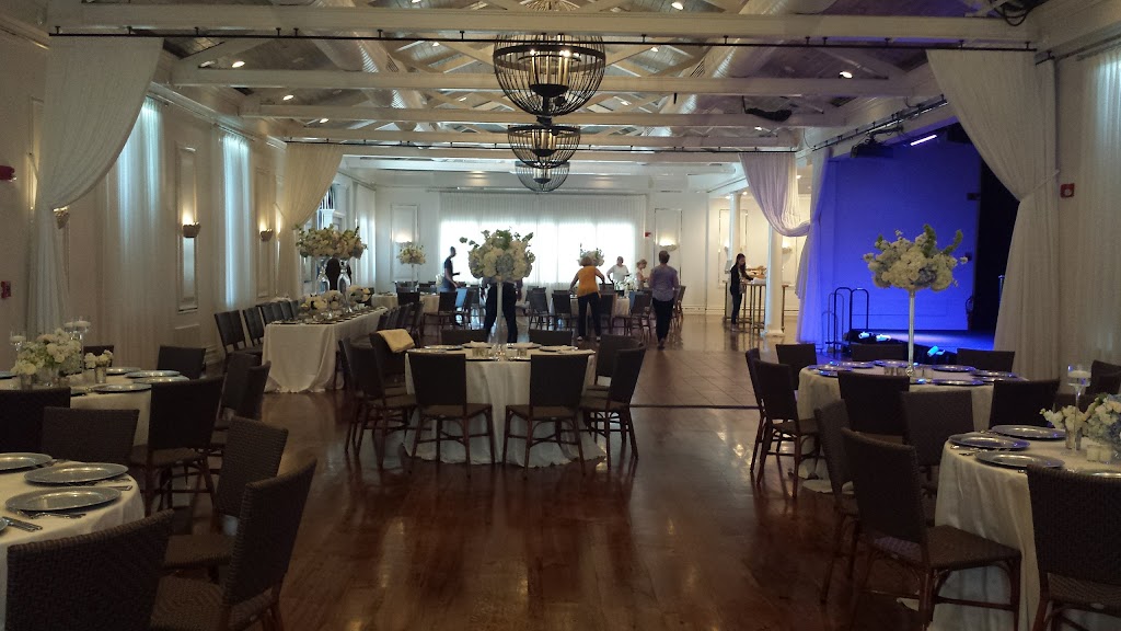 Breeze Restaurant 02554