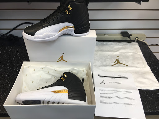 Pawn Shop «Yankee Peddler & Pawn», reviews and photos, 535 Long Hill Rd, Groton, CT 06340, USA