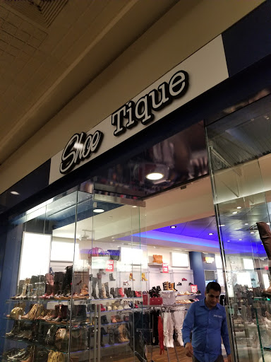 Shopping Mall «Mayfair», reviews and photos, 2500 N Mayfair Rd, Wauwatosa, WI 53226, USA