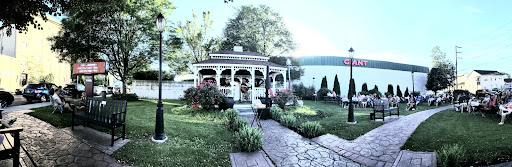 Grocery Store «Giant Food Stores», reviews and photos, 202 Chestnut St, Coplay, PA 18037, USA