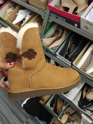 Department Store «Nordstrom Rack East Bay Bridge Shopping Center», reviews and photos, 3839 Emery St, Emeryville, CA 94608, USA