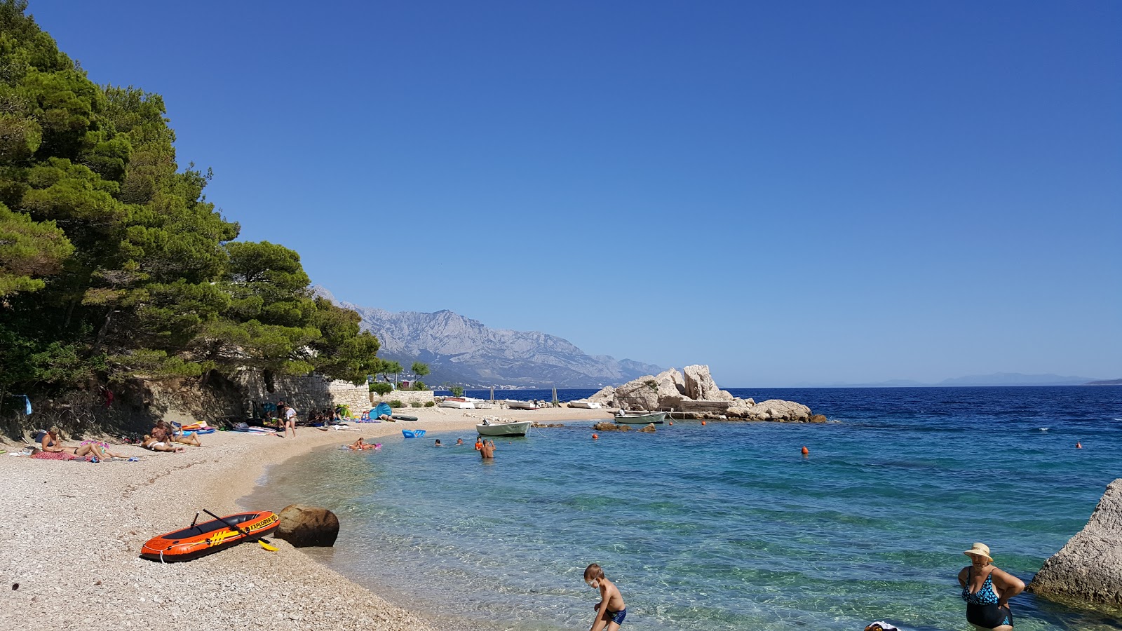 Zdjęcie Borka beach i jego piękne krajobrazy