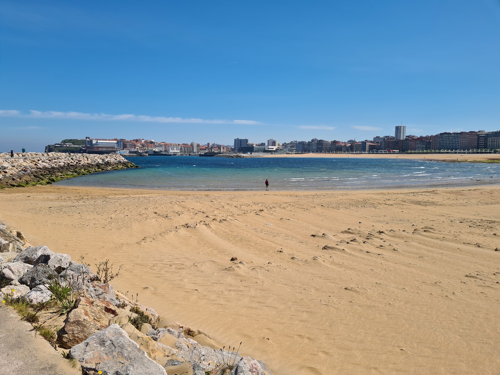 Valokuva Playa de Ponienteista. sisältäen #44