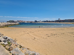 Playa de Poniente'in fotoğrafı uzun koy ile birlikte