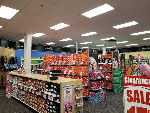 Shoe Store «Shoe Carnival», reviews and photos, 5493 S 76th St, Greendale, WI 53129, USA