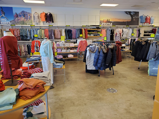 Clothing Store «Eddie Bauer Outlet», reviews and photos, 1111 N Roosevelt Dr #100, Seaside, OR 97138, USA
