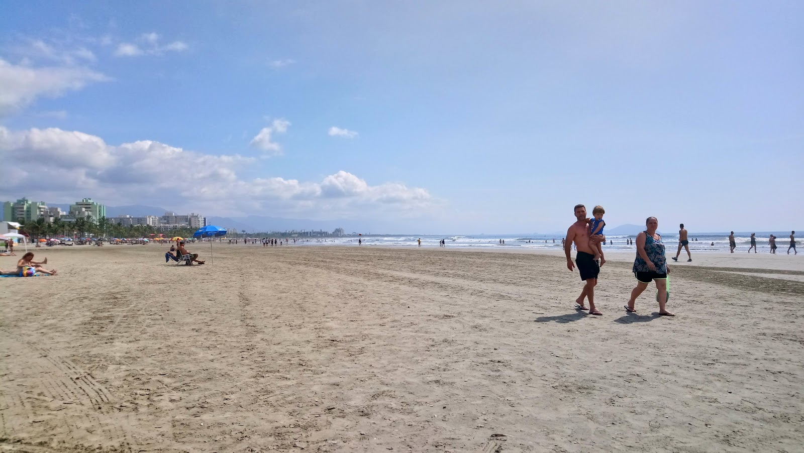 Foto av Bertioga Beach med beige sand yta