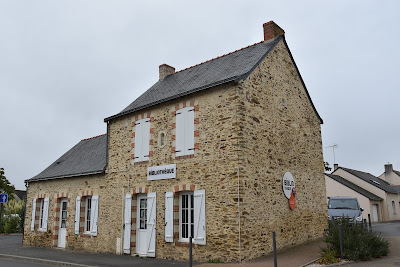 Bibliothèque à Pouillé-les-Côteaux
