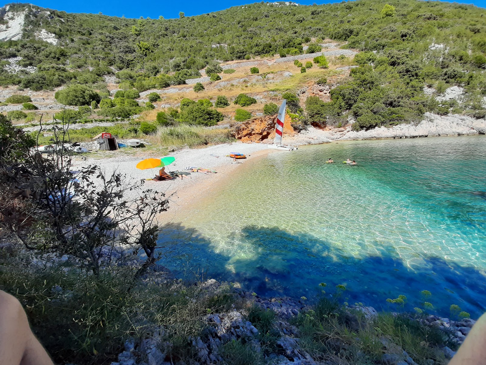 Photo de Pavja Luka avec l'eau cristalline de surface