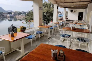 Cafe Lake View – Best Pizza and Multicuisine Restaurant | Top Coffee Cafe in Pushkar image