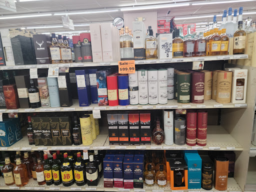 Beer Store «Family Beer & Liquor Store», reviews and photos, 20200 US Rte 20 Frontage Rd, East Dubuque, IL 61025, USA