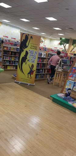 Book Store «Barnes & Noble», reviews and photos, 91 Old Country Rd, Carle Place, NY 11514, USA