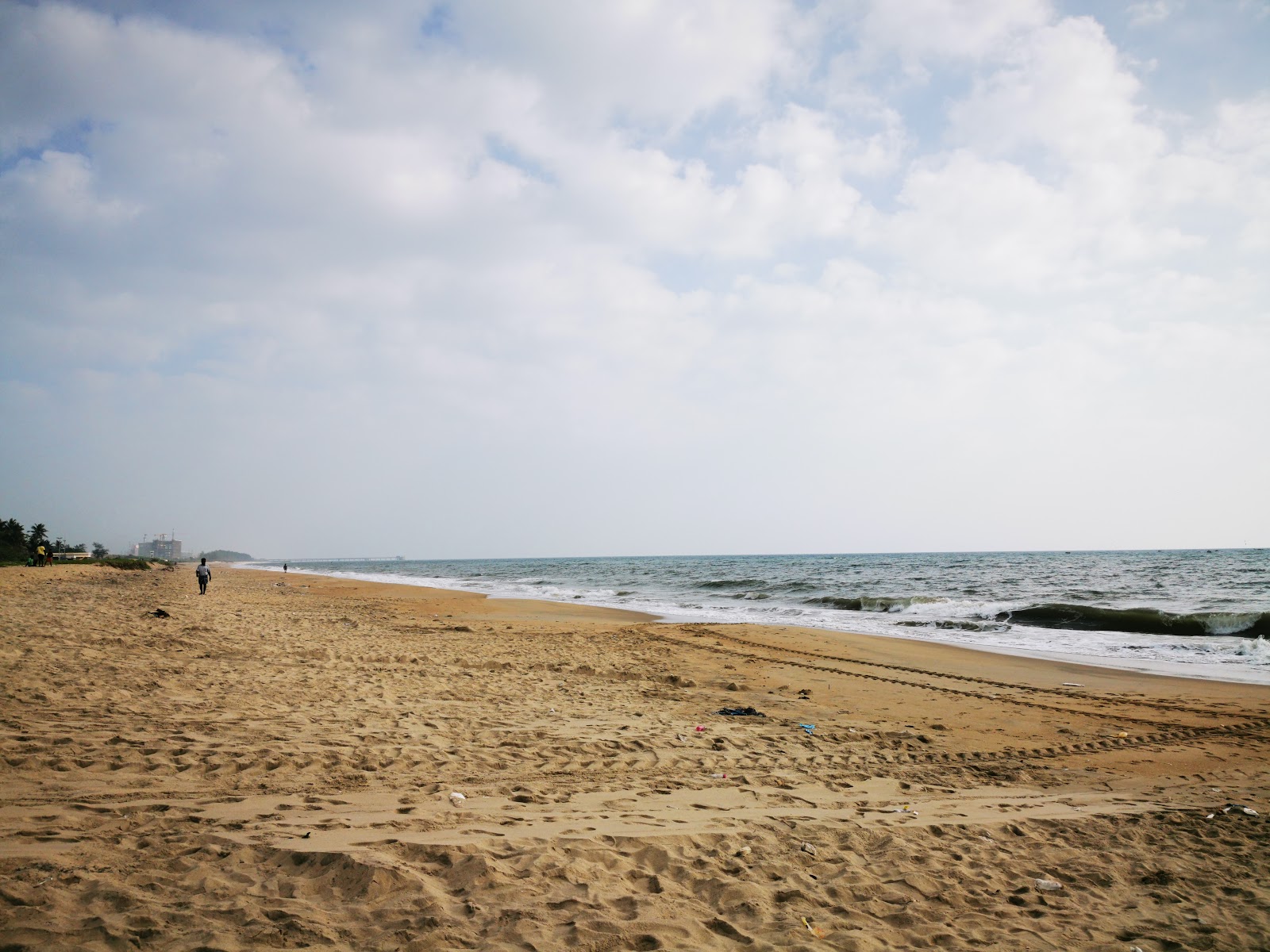 Foto de Meyyur Kuppam Beach - lugar popular entre los conocedores del relax
