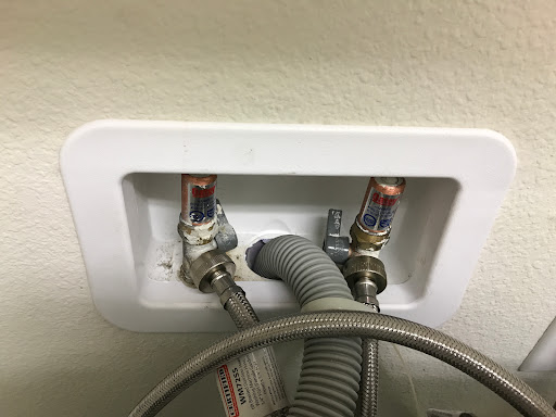 Appliance Store «Famous Tate Appliance & Bedding Centers», reviews and photos, 1170 1st St S, Winter Haven, FL 33880, USA