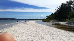 Foto av Praia do Wando omgiven av berg