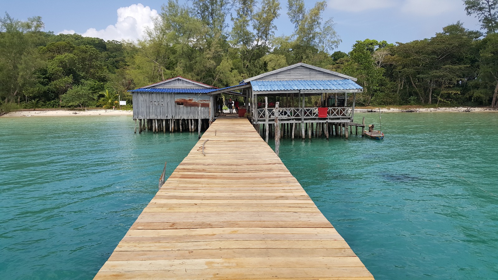 Foto van Clear Water Bay ondersteund door kliffen