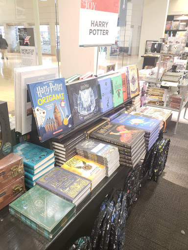 Book Store «Books-A-Million», reviews and photos, 2700 Potomac Mills Cir #115, Woodbridge, VA 22192, USA