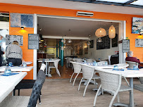 Atmosphère du Restaurant de fruits de mer La Criée du Tomahawk à Saint-Vaast-la-Hougue - n°2