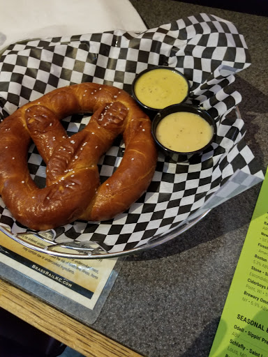 Sports Bar «Brass Rail Sports Bar, Restaurant & Pool Hall», reviews and photos, 4940 NE 81st St, Kansas City, MO 64119, USA