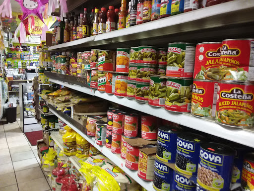 Mexican Grocery Store «NUEVO HORIZONTE MARKET LLC», reviews and photos, 3460 SW 185th Ave, Aloha, OR 97006, USA